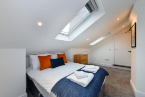 Stylish Two-Bed Home Near Nature & Transport Links